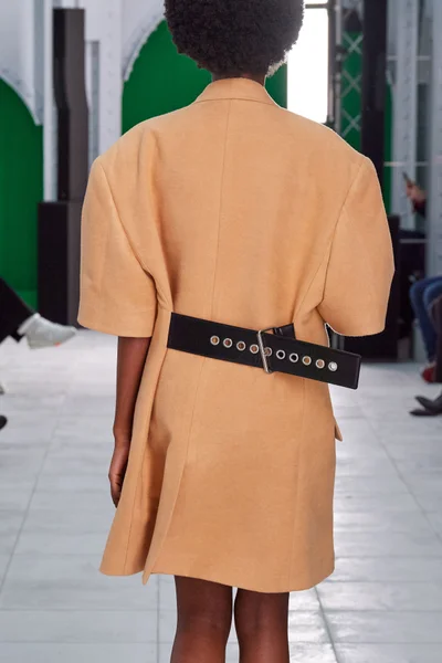 Look 13